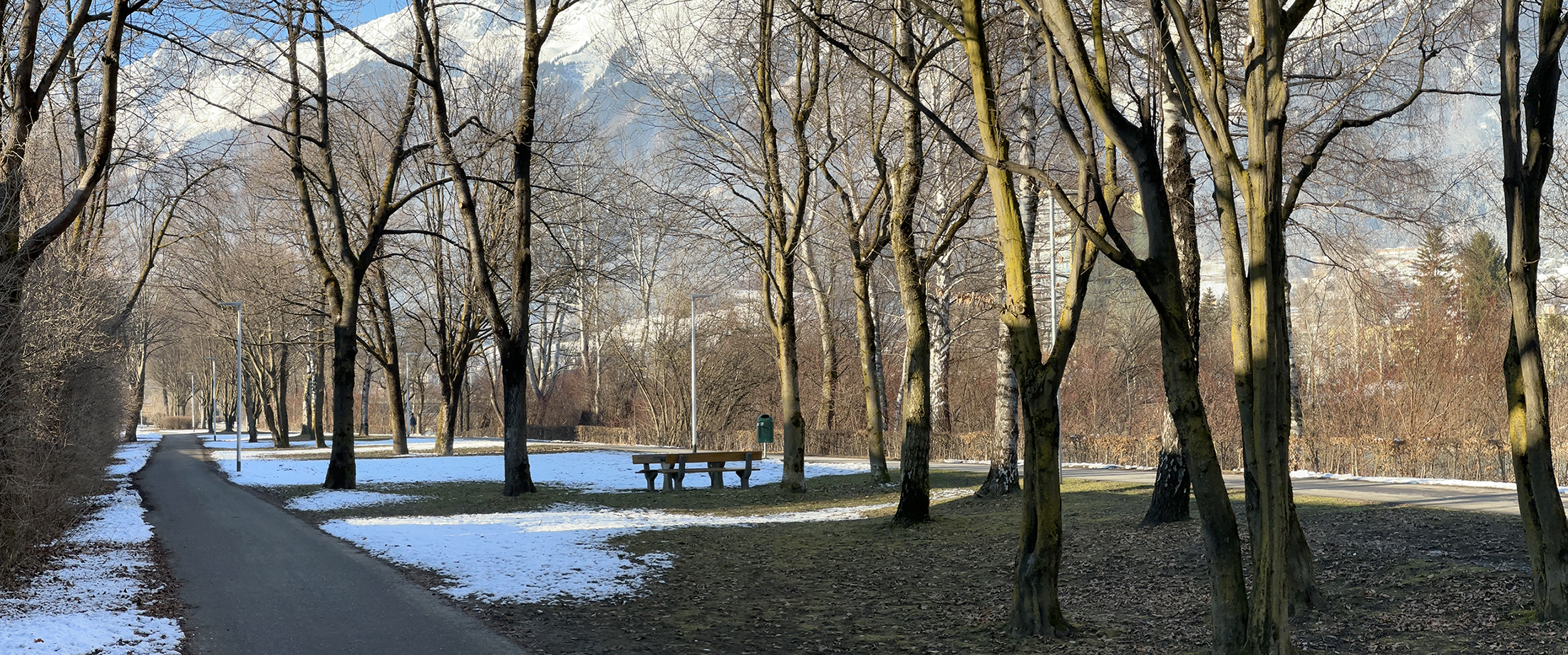 Erster Schneefall am Gedenkortgelände